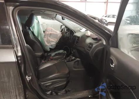 2019 Jeep Compass Limited 4X4 из США, поврежденный, VIN 3C4NJDCB5KT641853